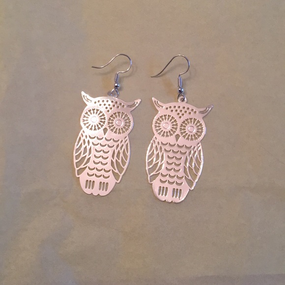 925 sterling silver hollow OWL Earrings - Picture 2 of 2